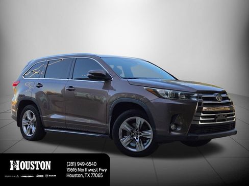 Used 2018 Toyota Highlander Limited FWD image 3