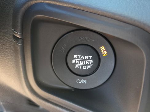 Used 2025 Jeep Wrangler Unlimited Rubicon w/ Technology Group image 35