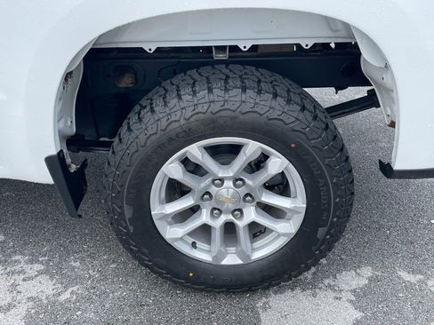 Used 2023 Chevrolet Silverado 1500 LT AWD/4WD image 30