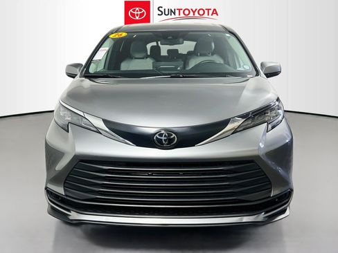 Used 2026 Toyota Sienna LE FWD image 10