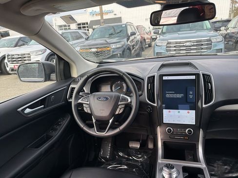 Used 2024 Ford Edge SEL w/ Convenience Package image 10