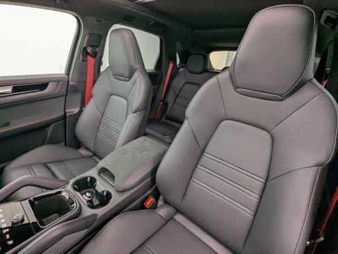 New 2026 Porsche Cayenne GTS image 23