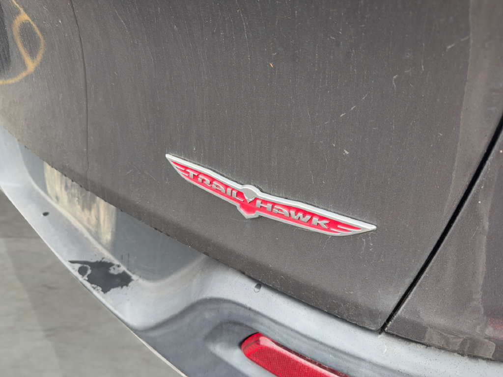 Used 2015 Jeep Cherokee Trailhawk w/ Cold Weather Group AWD/4WD image 9