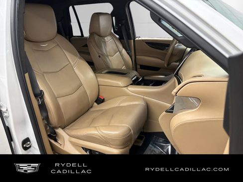 Used 2018 Cadillac Escalade Platinum AWD/4WD image 17