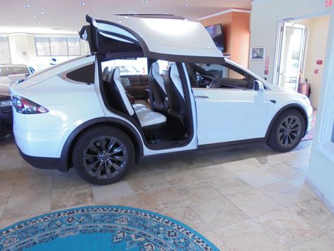 Used 2018 Tesla Model X P100D image 30