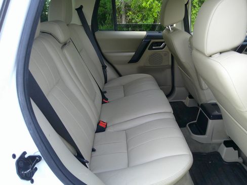 Used 2013 Land Rover LR2 image 44