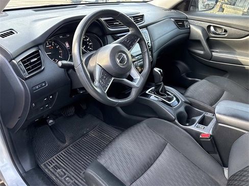 Used 2018 Nissan Rogue SV image 11
