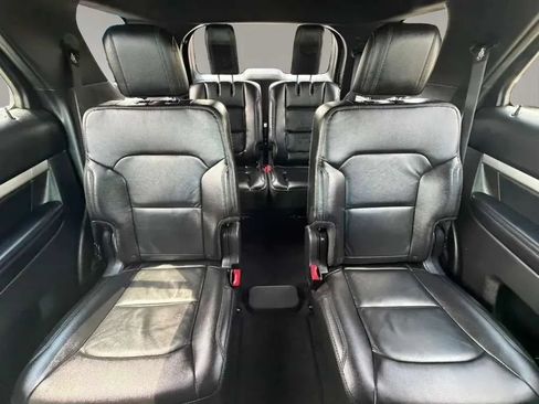 Used 2016 Ford Explorer XLT w/ Equipment Group 202A FWD image 15