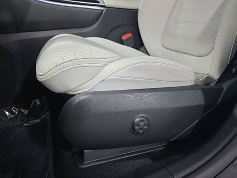 Certified 2025 Mercedes-Benz GLC 300 4MATIC image 28