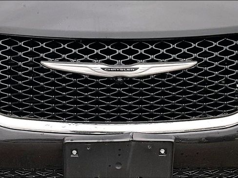 Used 2021 Chrysler Pacifica Touring-L image 30