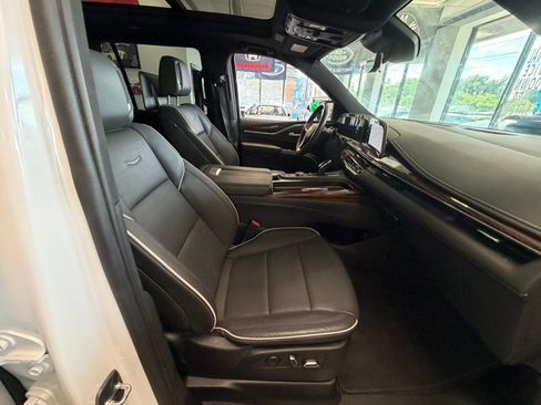 Used 2023 Cadillac Escalade Premium Luxury AWD/4WD image 39