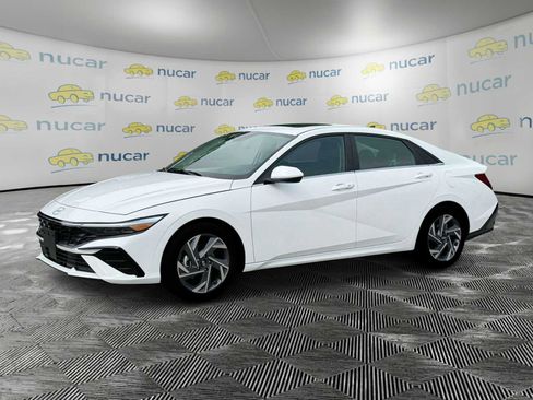 Used 2025 Hyundai Elantra SEL image 3