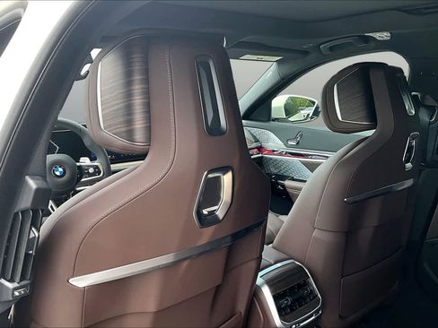 Used 2025 BMW 760i xDrive w/ Executive Package AWD/4WD image 22