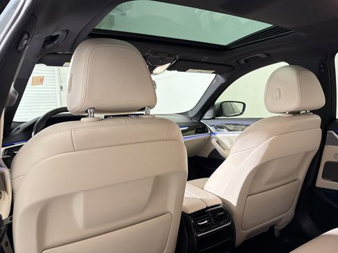 Used 2020 BMW 530e w/ Premium Package RWD image 31