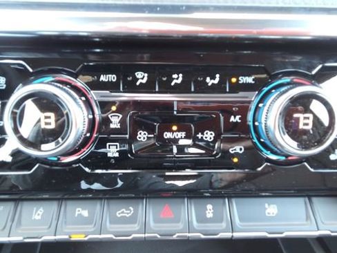 New 2026 GMC Sierra 3500 Denali w/ Denali Reserve Package image 33