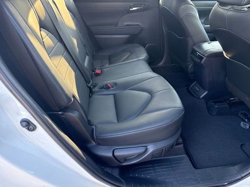 Used 2020 Toyota Highlander XLE image 15