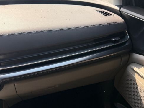Used 2025 Kia Carnival FWD image 38