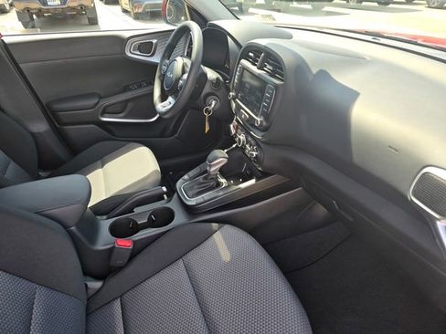 Used 2025 Kia Soul LX w/ LX Technology Package FWD image 15