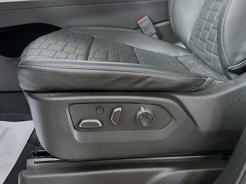 Used 2025 Cadillac Escalade Sport Platinum w/ LPO, Floor Liner Package AWD/4WD image 20