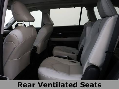 Used 2024 Toyota Grand Highlander Platinum image 31