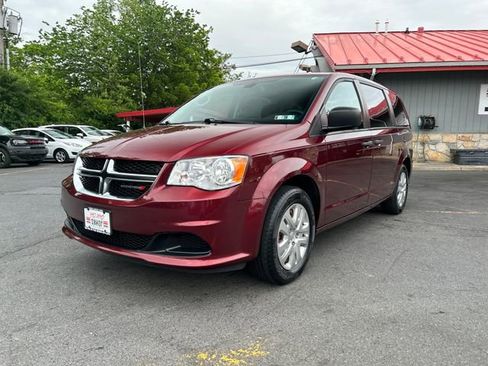 Used 2019 Dodge Grand Caravan SE w/ UConnect Hands-Free Group FWD image 1