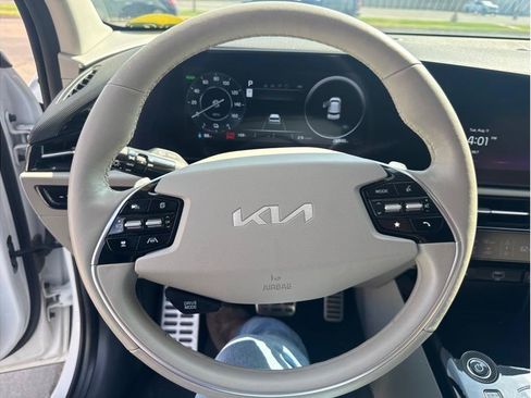 Used 2023 Kia Niro Wave FWD image 14