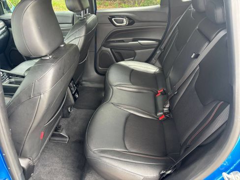 Used 2025 Jeep Compass Trailhawk AWD/4WD image 25