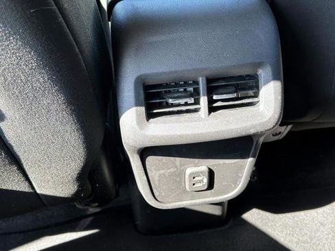 Used 2021 Chevrolet Equinox LT FWD image 15