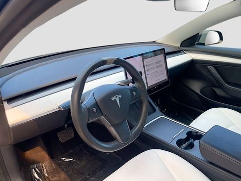 Used 2021 Tesla Model 3 Standard Range Plus RWD image 9