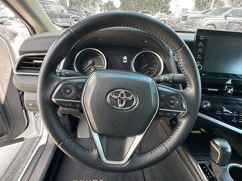 Used 2022 Toyota Camry XLE image 12
