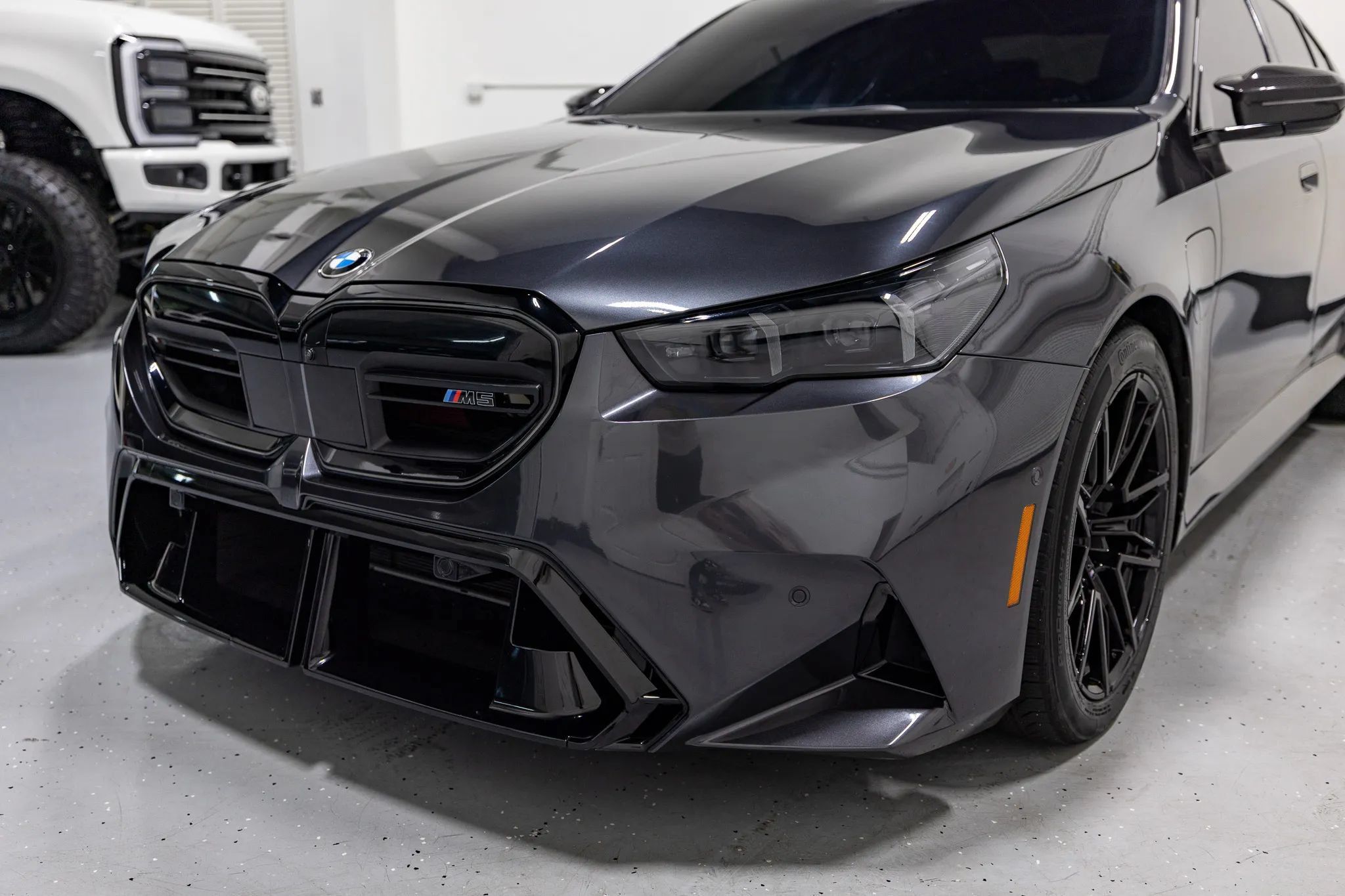 Used 2025 BMW M5 w/ Carbon Package AWD/4WD image 6