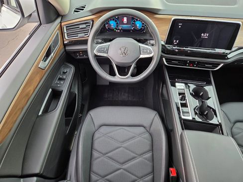 New 2026 Volkswagen Atlas SE FWD image 9