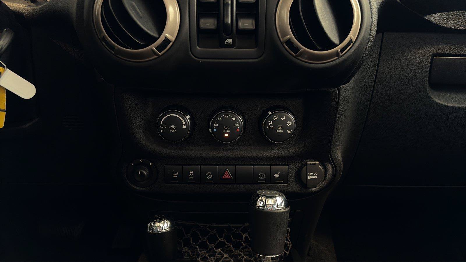 Used 2016 Jeep Wrangler Unlimited Sahara AWD/4WD image 24