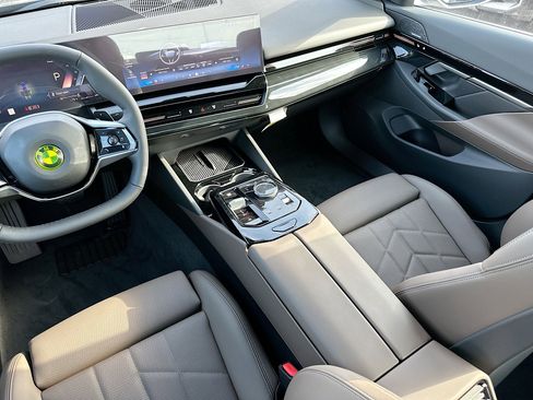 New 2026 BMW 530i w/ Convenience Package RWD image 18