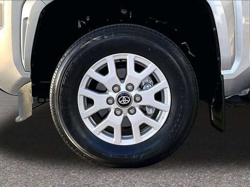 Certified 2026 Toyota Tacoma SR5 AWD/4WD image 36