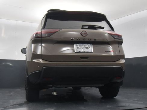 Certified 2025 Nissan Rogue SV image 29