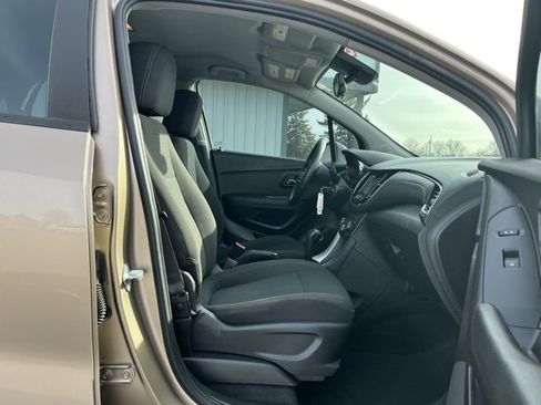 Used 2018 Chevrolet Trax LS image 33