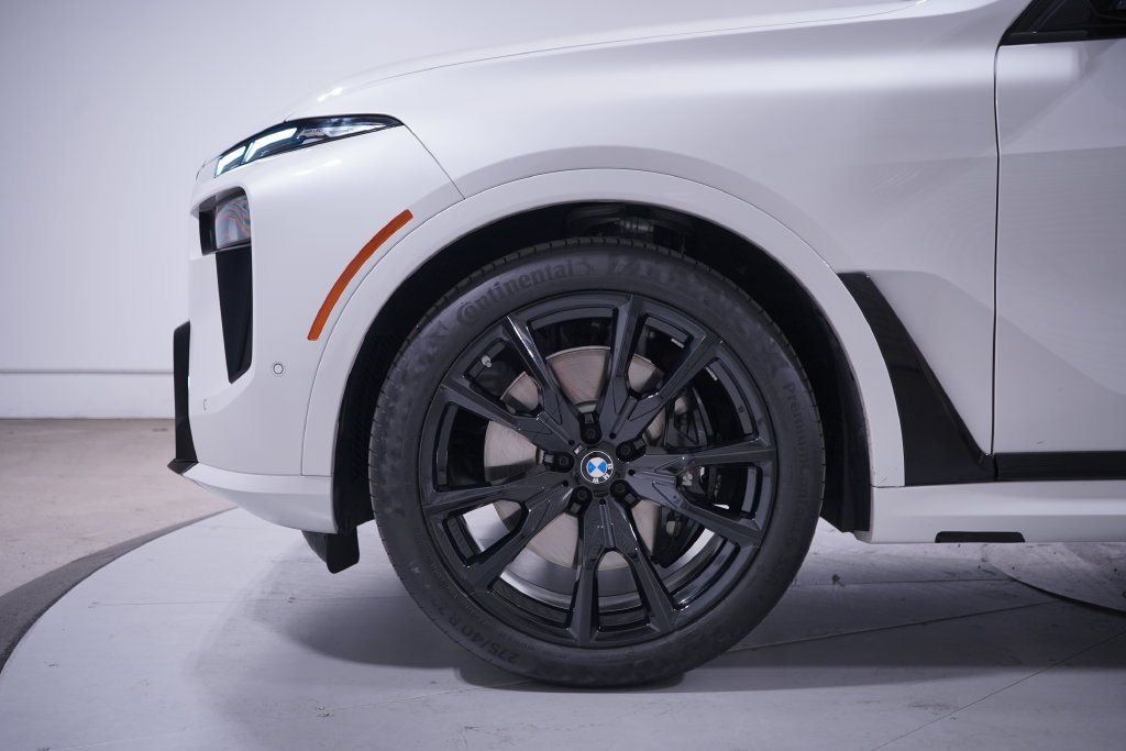 Used 2026 BMW X7 xDrive40i w/ M Sport Package AWD/4WD image 2