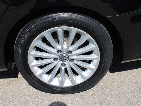 Used 2016 Volkswagen Passat 1.8T SE FWD image 38