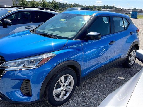 Certified 2025 Nissan Kicks Play S FWD image 2