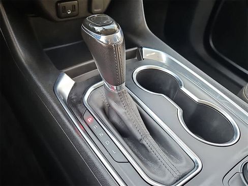 Used 2020 Chevrolet Traverse LT image 13