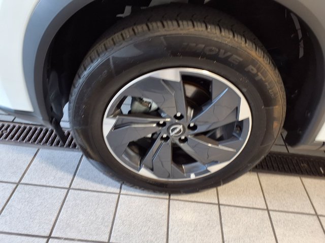 Used 2025 Nissan Rogue SV FWD image 5