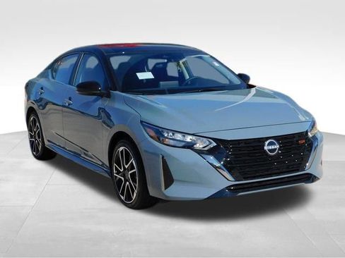 Used 2025 Nissan Sentra SR image 2