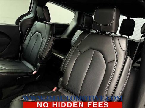 Used 2024 Chrysler Pacifica Touring-L w/ S Appearance Package AWD/4WD image 15