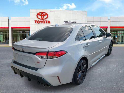 Used 2024 Toyota Corolla SE image 3