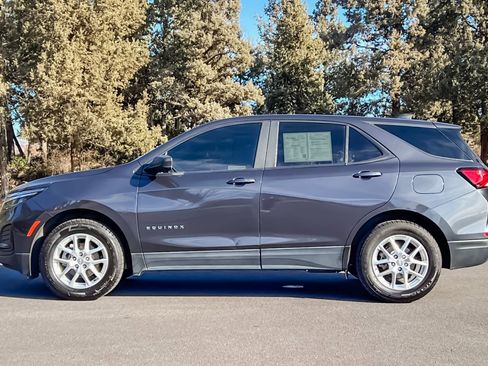 Used 2022 Chevrolet Equinox LS w/ LS Convenience Package image 8