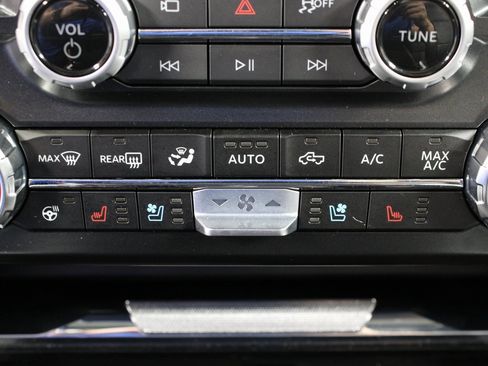 Used 2025 Ford F350 Lariat w/ Black Appearance Package image 71