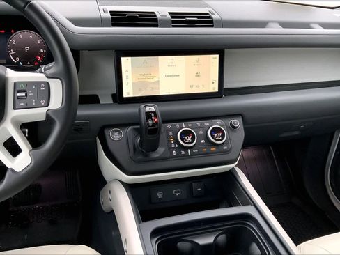 Certified 2024 Land Rover Defender 110 SE image 6