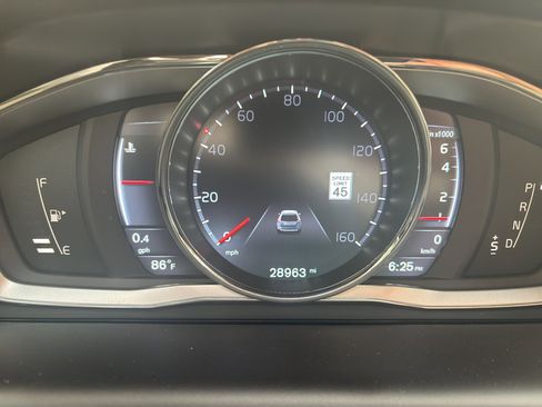 Used 2016 Volvo XC60 T6 Platinum image 3