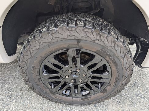 Used 2013 Ford F150 Platinum image 2